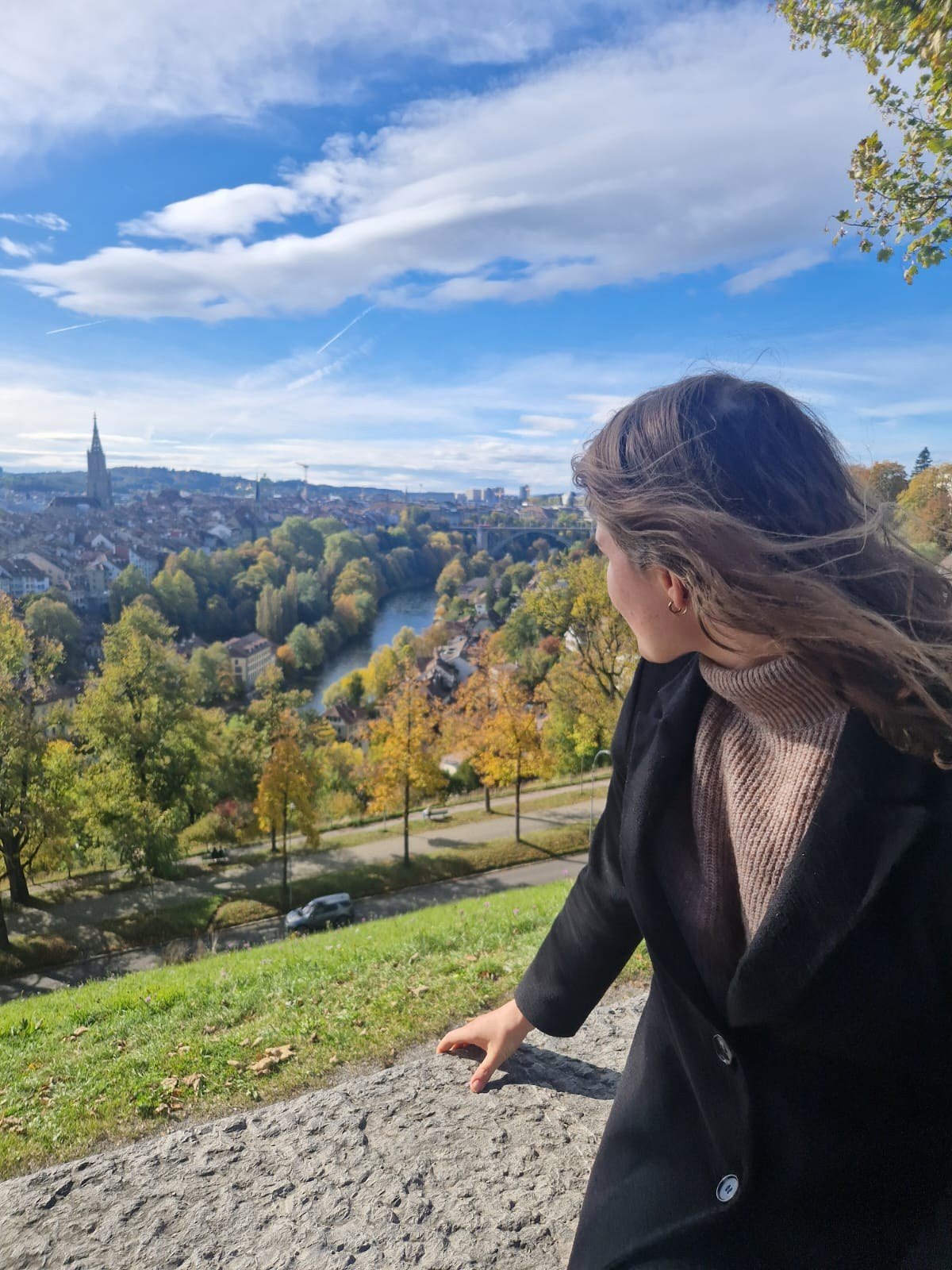 Sandra Winkelmann mit Blick über Bern